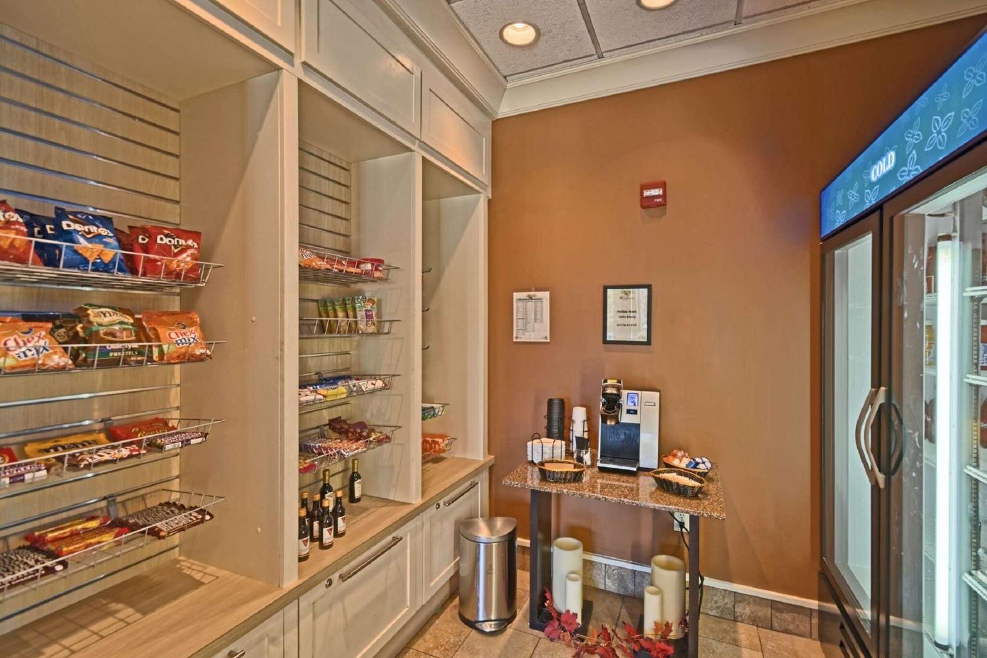 Hilton Garden Inn By Hilton Mount Laurel Exterior foto